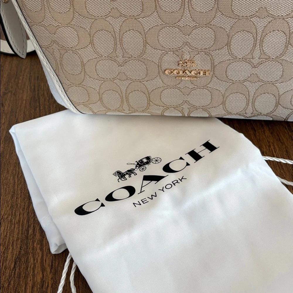 COACH BEIGE & CREAM JACQUARD DUFFLETTE BAG / NWOT